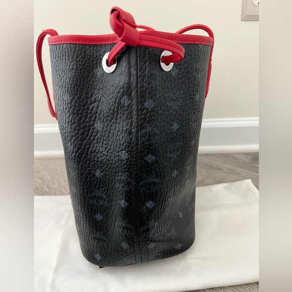 MCM tote - Picture 4 of 7